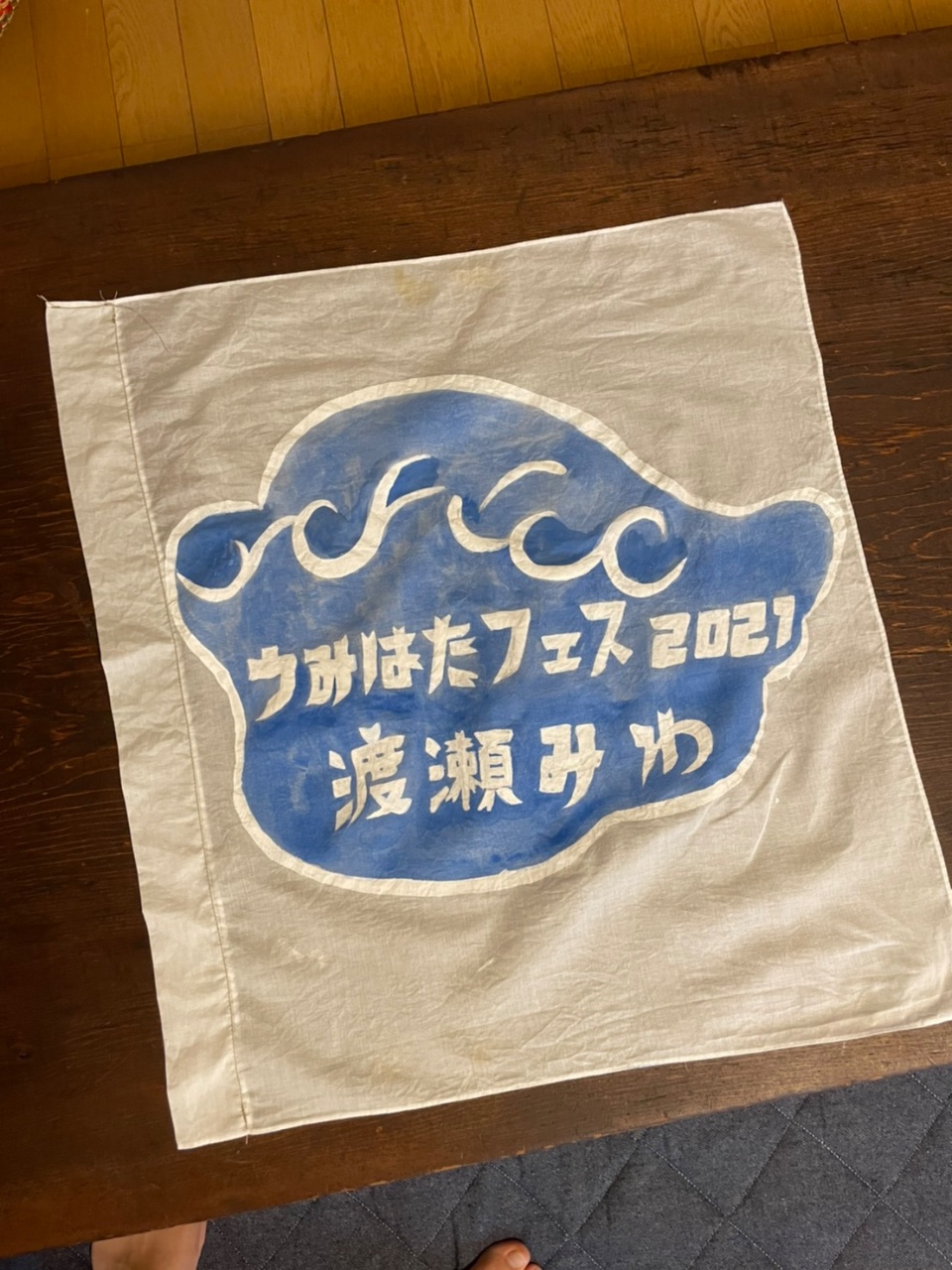 うみはたフェス 当日会場に飾るミニ旗にお名前を書かせていただきます。