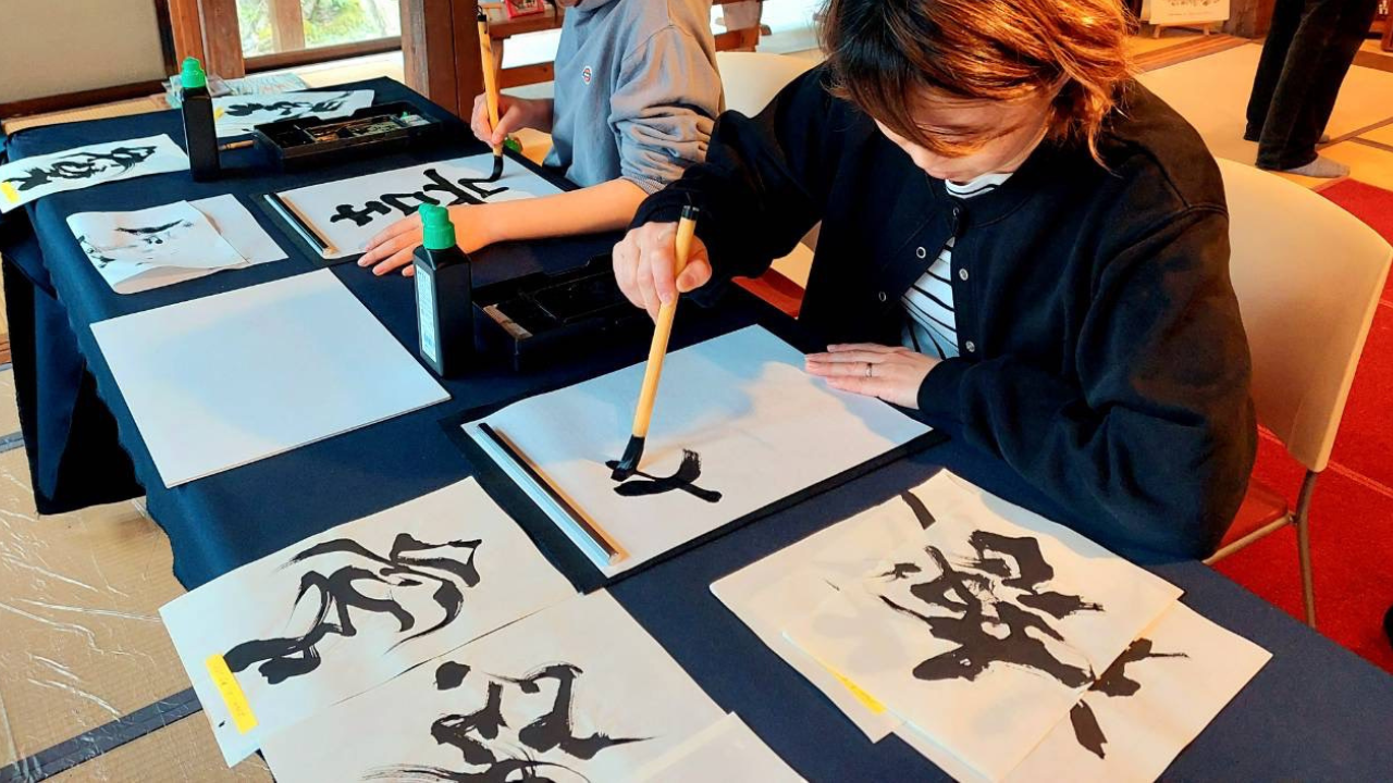 桜鱗さんの書道ワークショップ