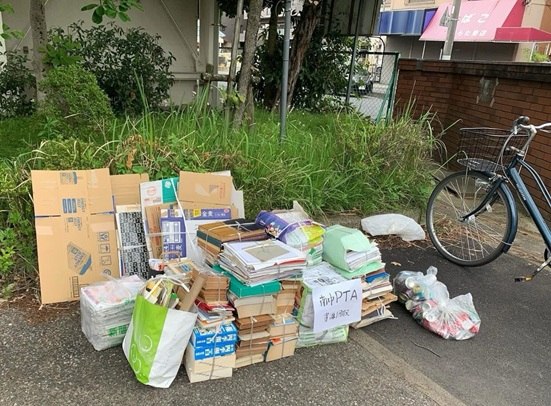 資源回収は専門業者が巡回収集するので保護者の立ち合いは不要です