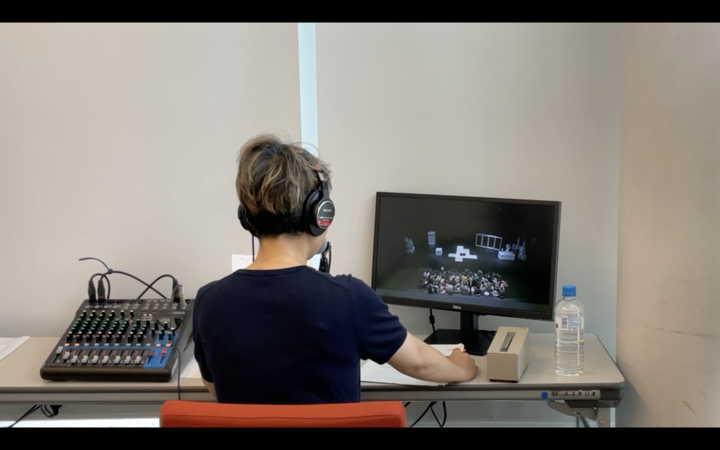 舞台の様子を解説する音声ガイド（楽屋にて）
