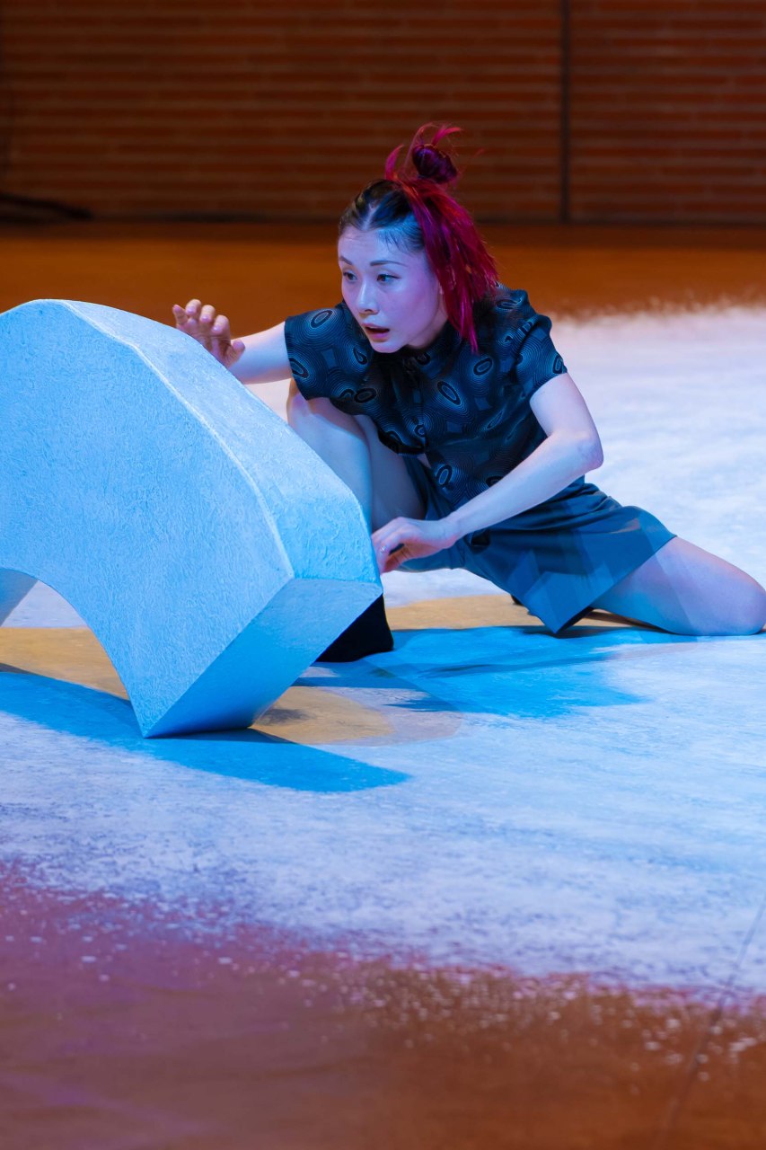 <KAATアトリウムプロジェクト>パフォーマンス 岡本優(撮影:木村雅章)