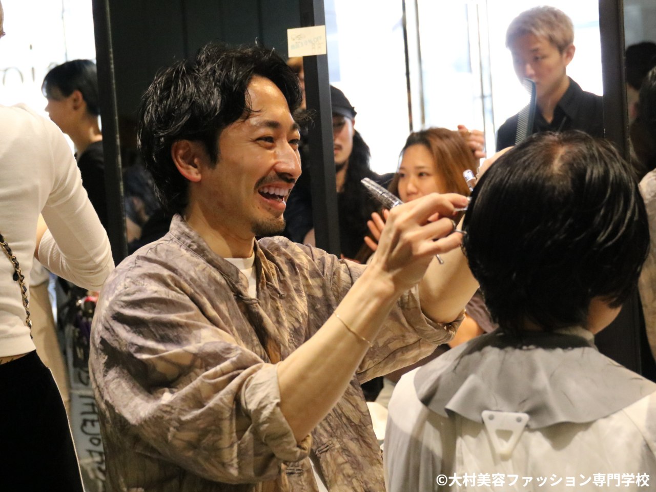 大村美容ファッション専門学校のチャリティーイベント「OMULA WORLD VISION」。2023年11月3日開催の様子。