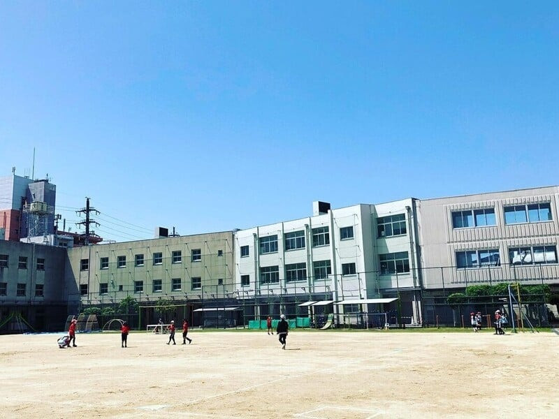 女子キックベースボールチームのサポートボランティア
